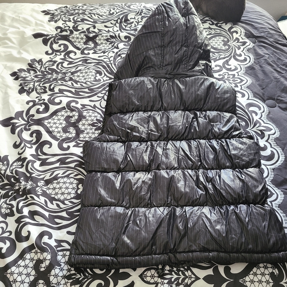Black NWT hooded puffy vest size 8-10 - Picture 2 of 6